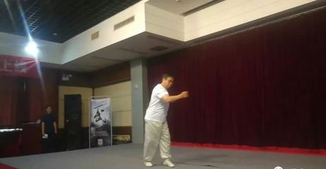 愛武中國(guó)武術(shù)產(chǎn)業(yè)化論壇暨產(chǎn)品發(fā)布招商大會(huì)隆重召開，共繪武術(shù)發(fā)展新藍(lán)圖